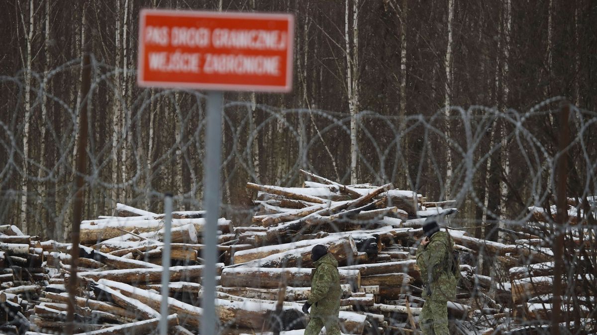 Polští vojáci našli na hranici mrtvého migranta z Nigérie
